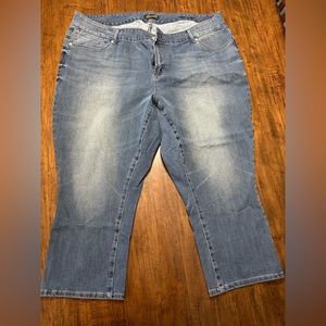 Light Wash Seven7 Cropped Jean, Size 24W